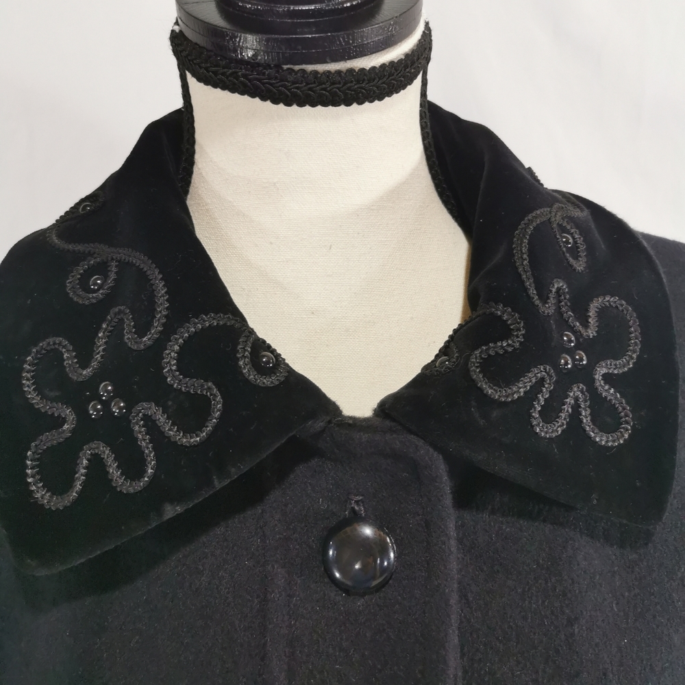Gothic Victorian Black Women's Cape-Back Coat - Picture 4 of 12